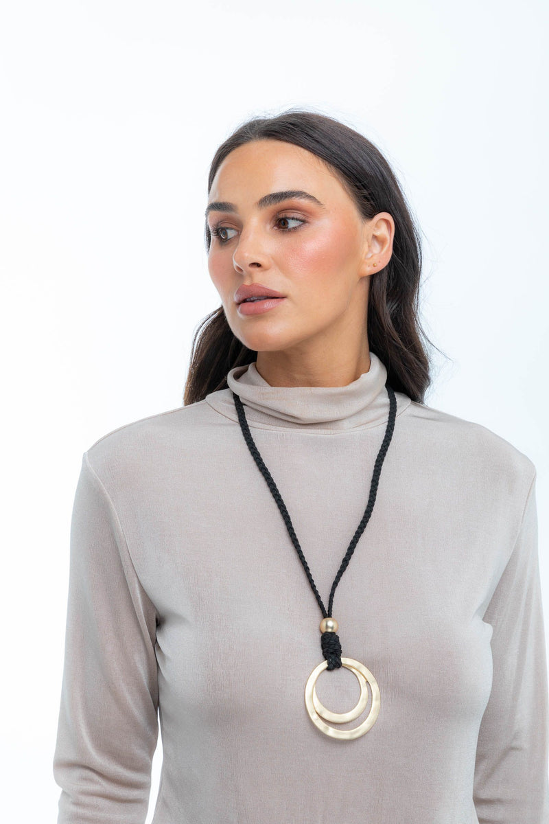 double-circle-necklace-black-and-gold-lazy-sunday-lifestyle