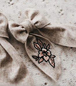 Embroidered Oatmeal Linen Bow Clip